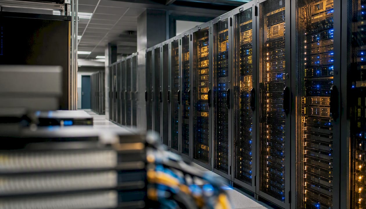 Architecture cloud hybride : pourquoi l'adopter en entreprise 1 Plongée au cœur d’un datacenter : aperçu des équipements réseau